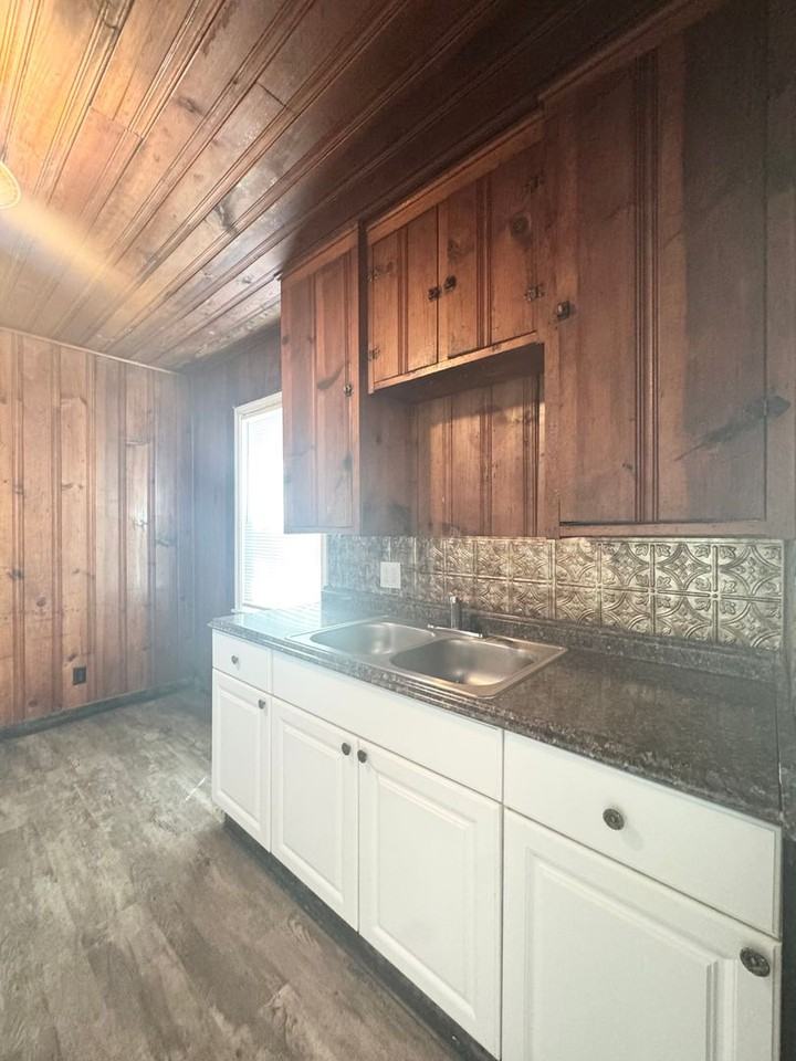 2116 East St - Photo 4 of 10