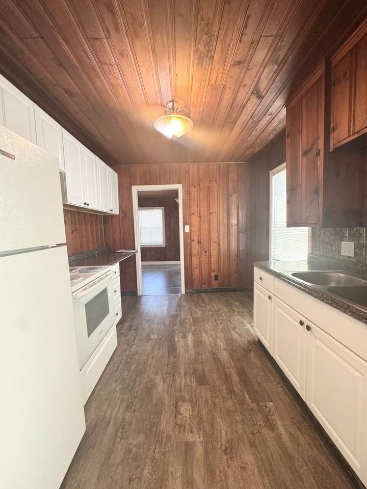 2116 East St - Photo 5 of 10