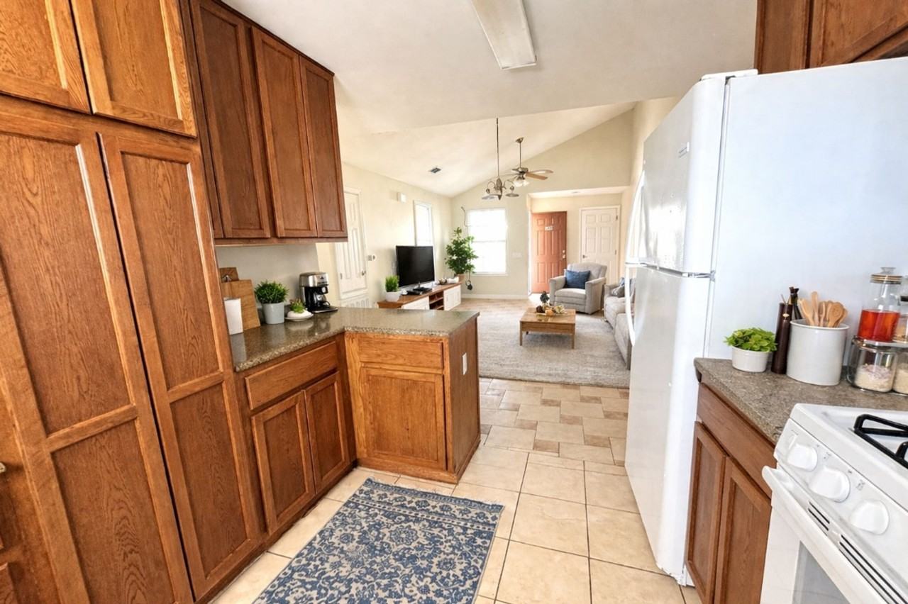 LA VILLA DE ALTON - Photo 2 of 10