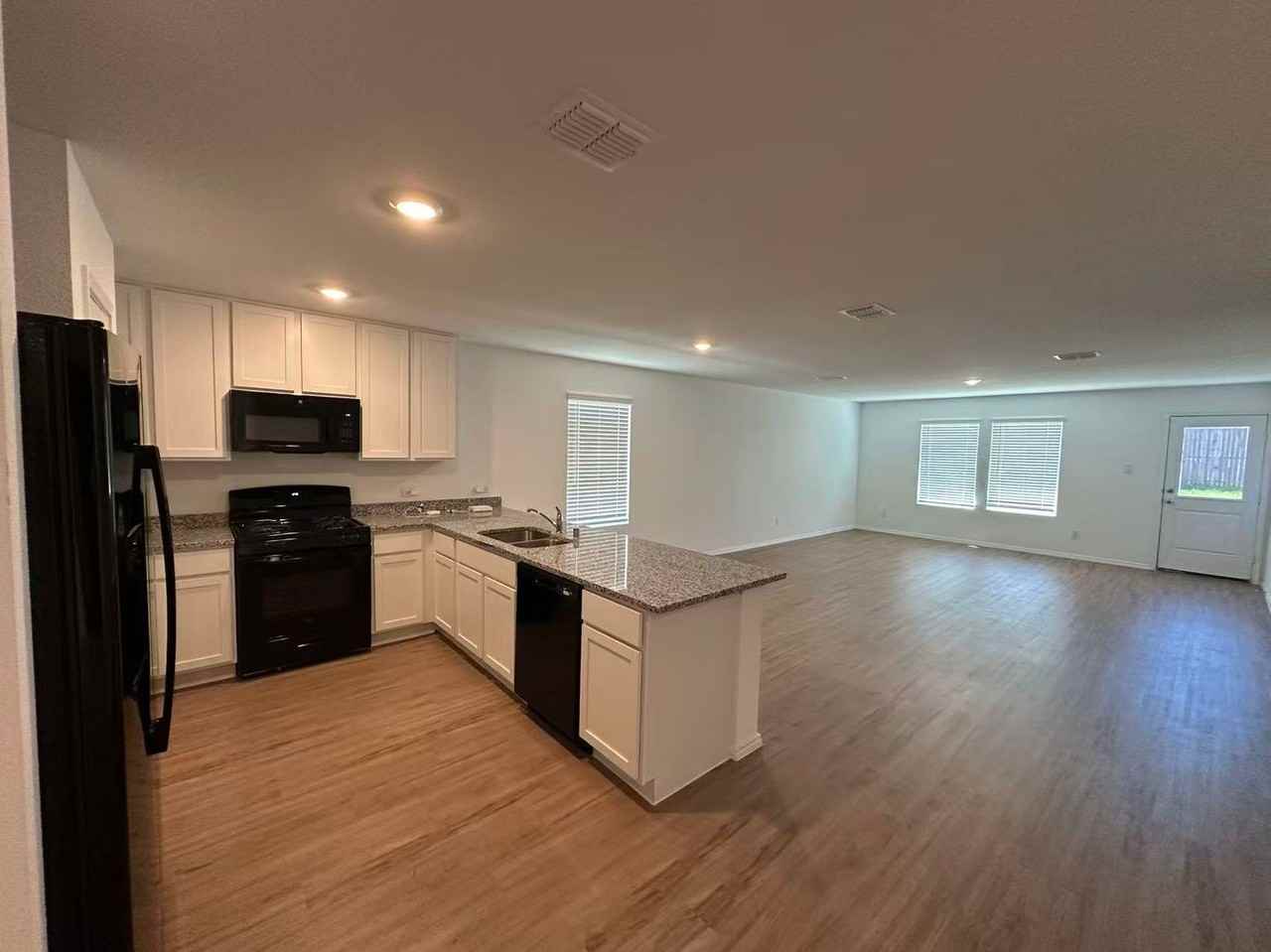 1132 Ashwood Dr - Photo 2 of 31