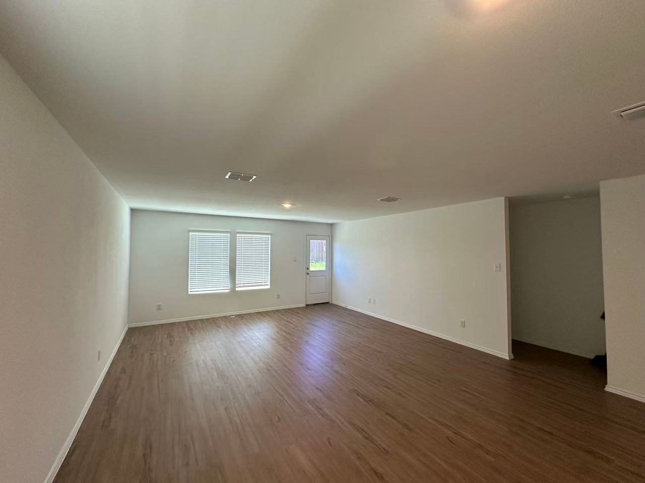 1132 Ashwood Dr - Photo 3 of 31