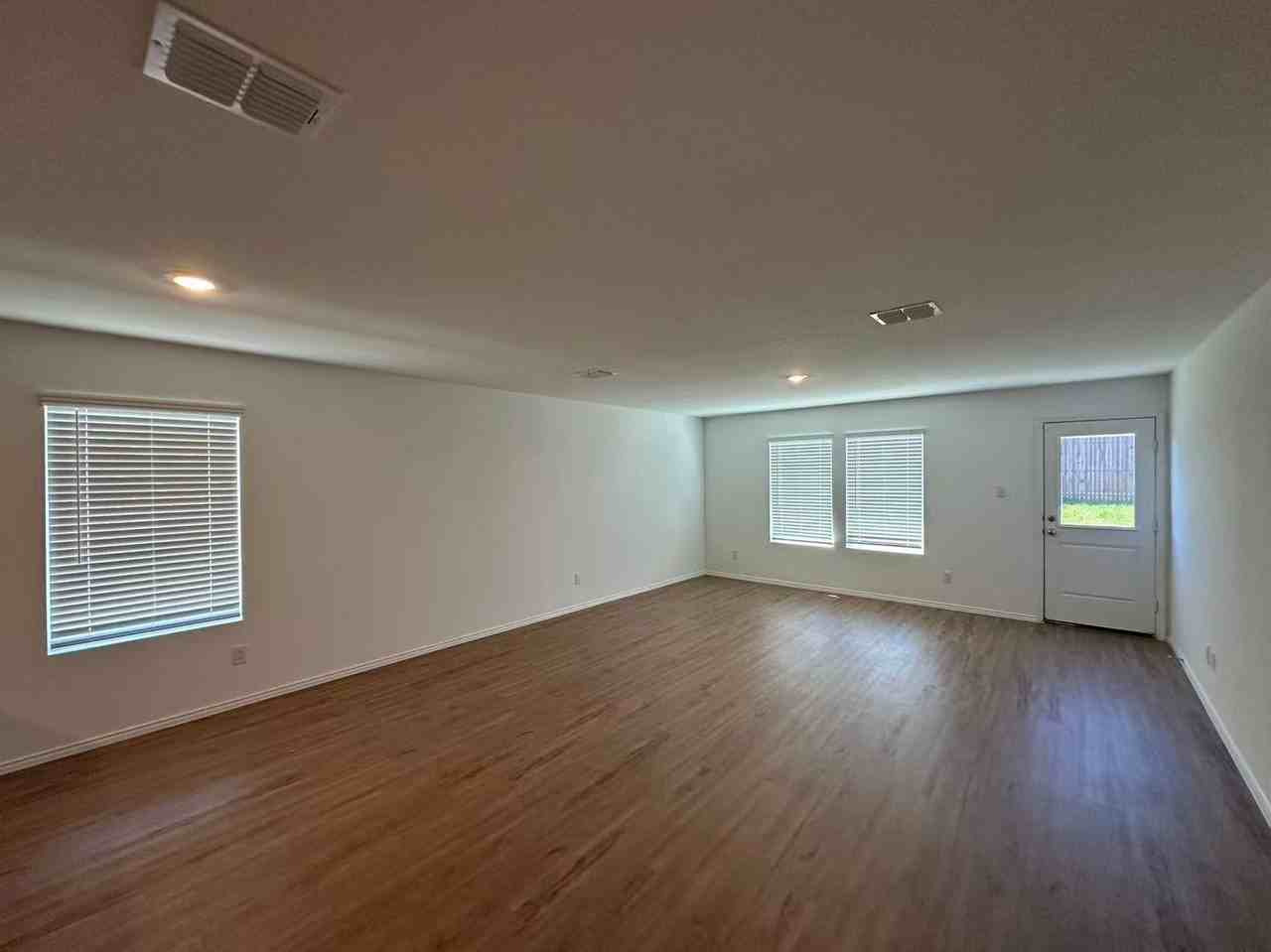 1132 Ashwood Dr - Photo 5 of 31
