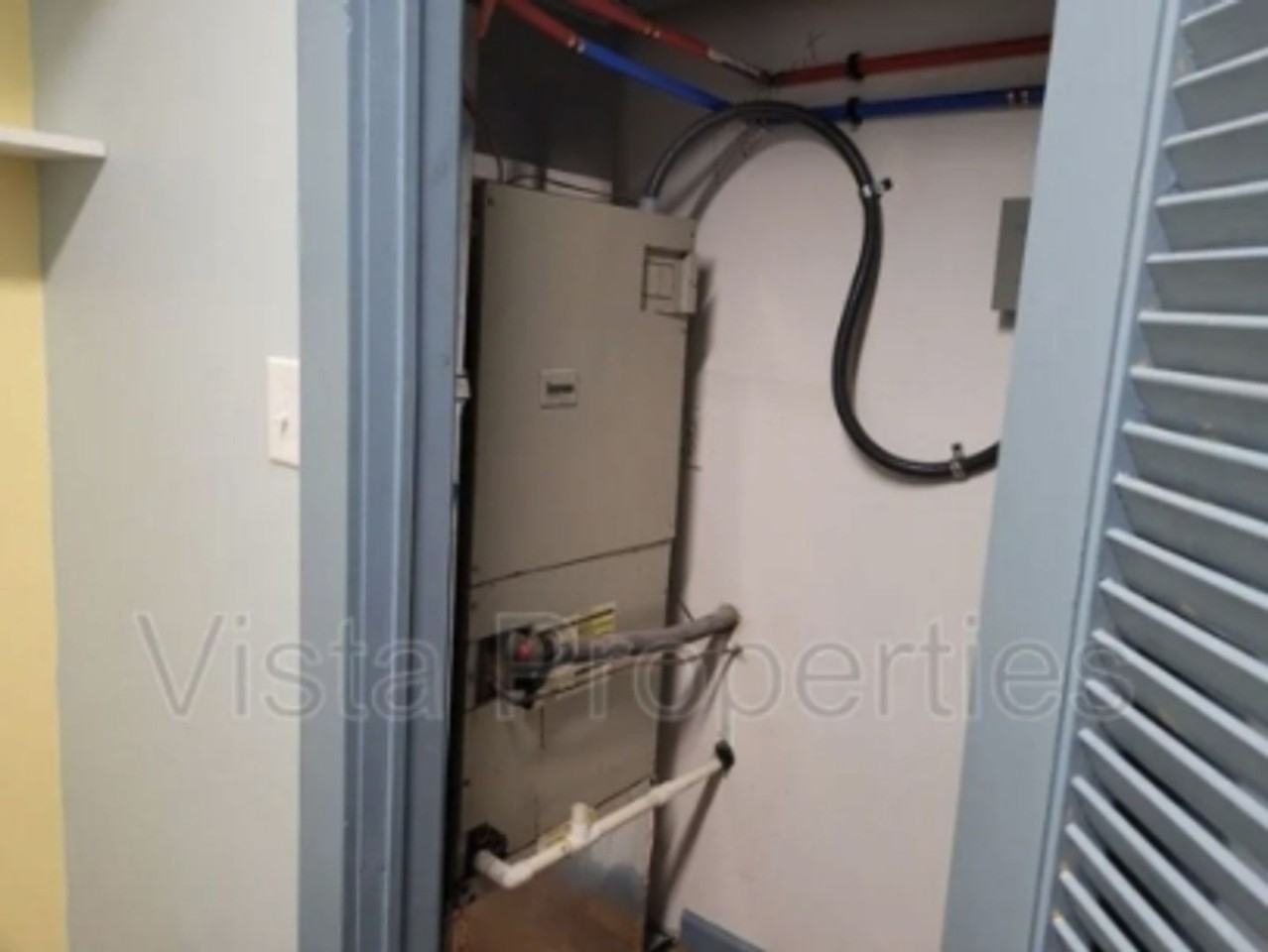 6503 Elmwood St - Photo 2 of 34