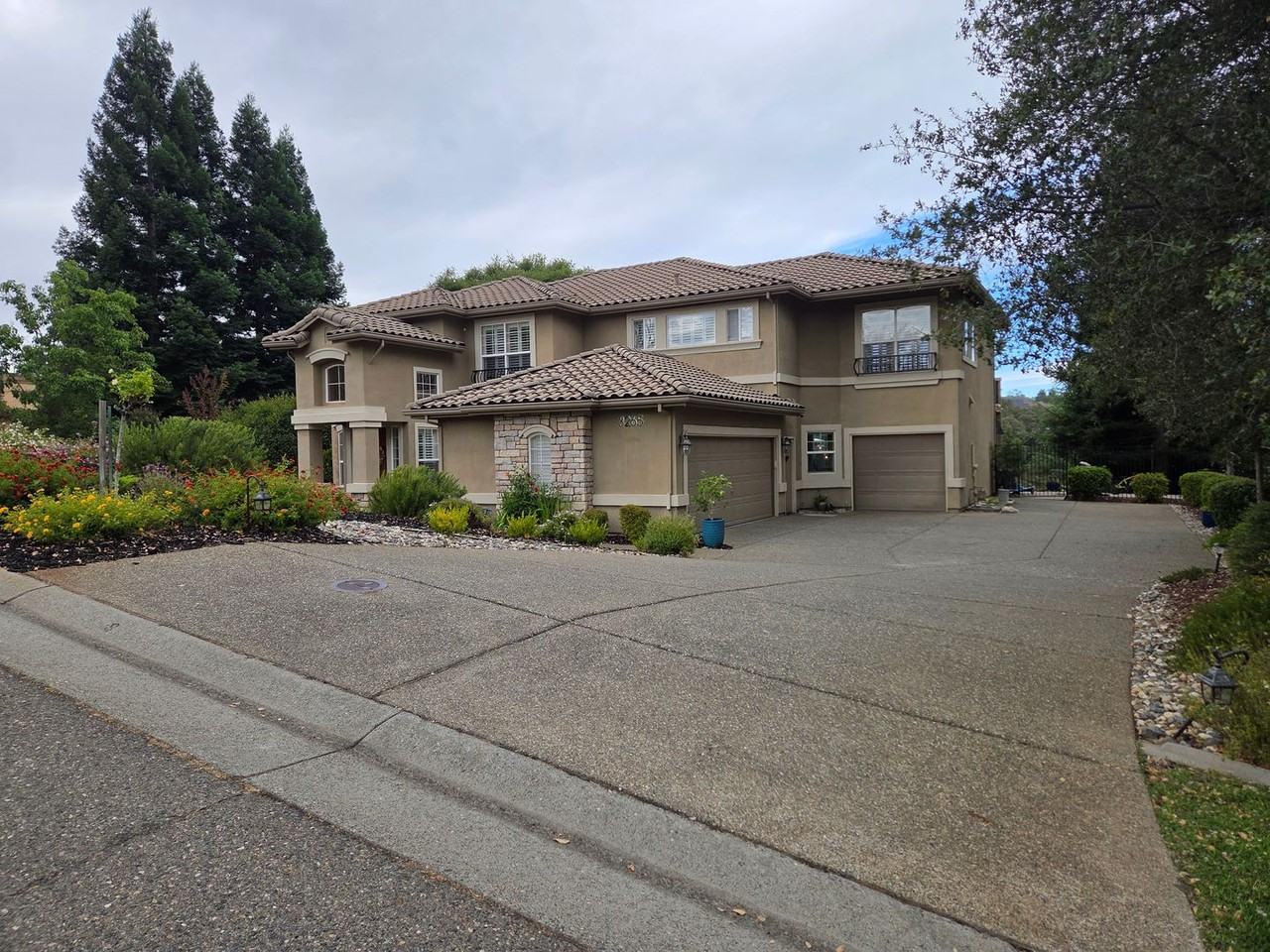 3265 Appian Way - Photo 2 of 28