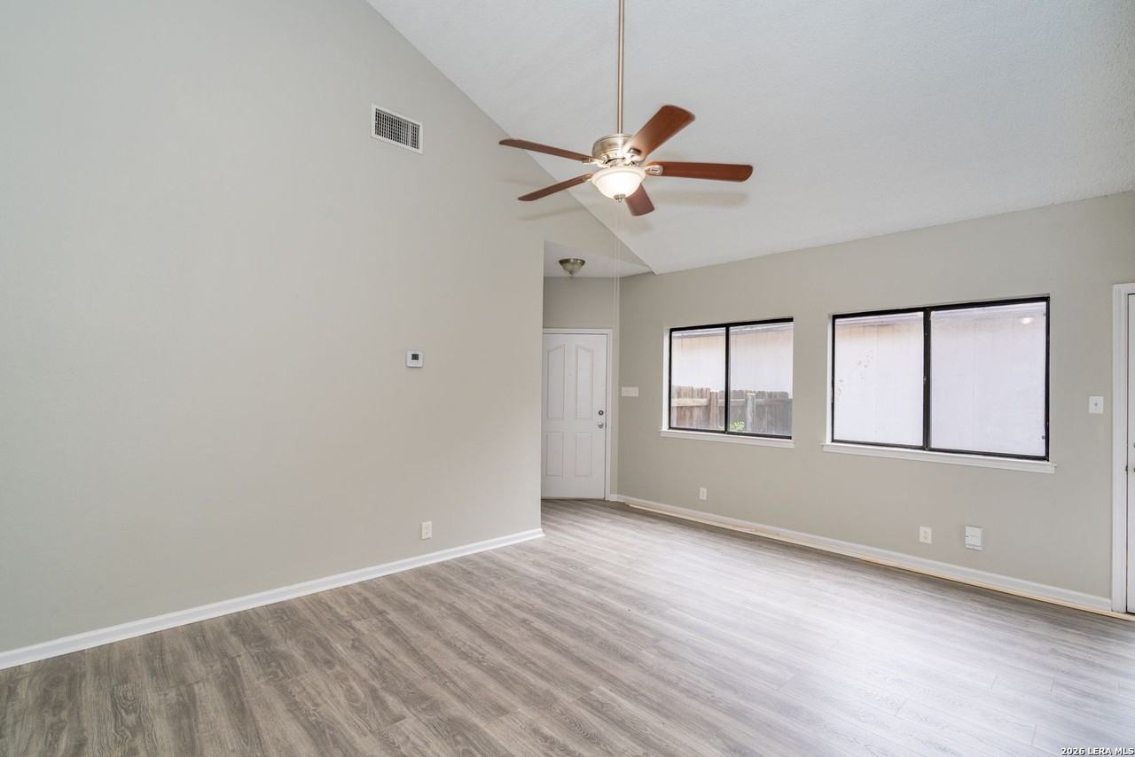2826 Village Pkwy - Photo 6 of 38