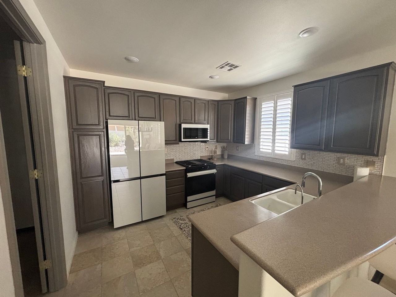 11083 Port Royale Ct - Photo 2 of 20