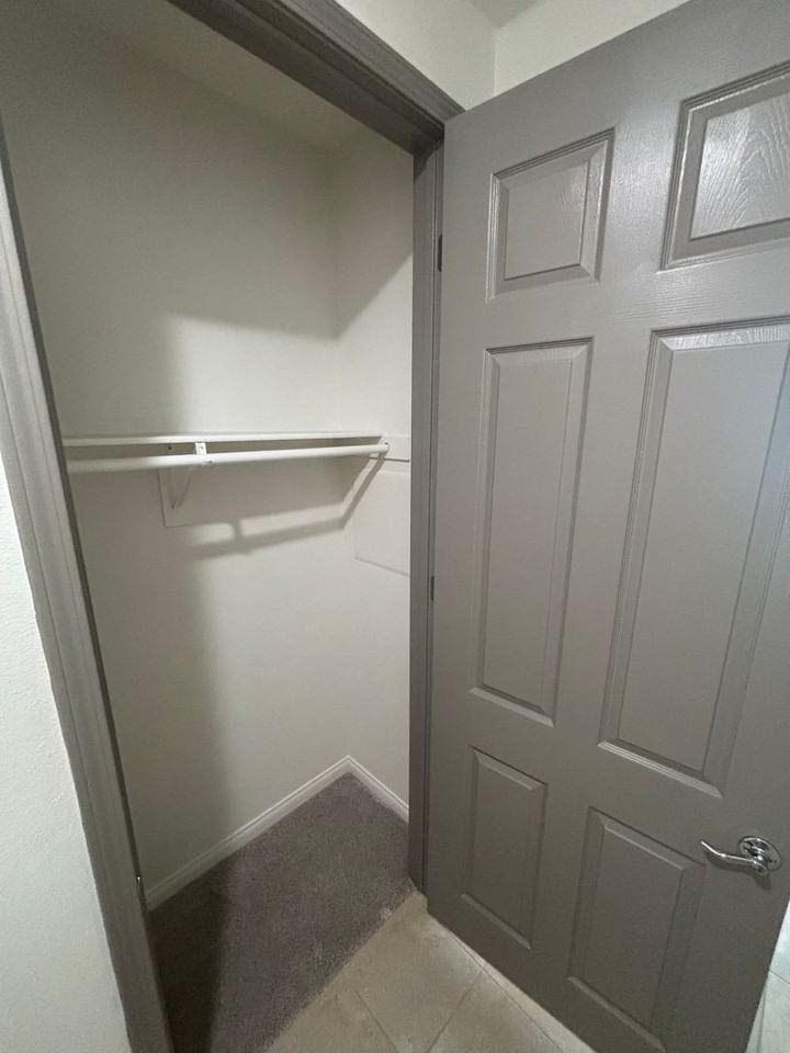 11083 Port Royale Ct - Photo 6 of 20