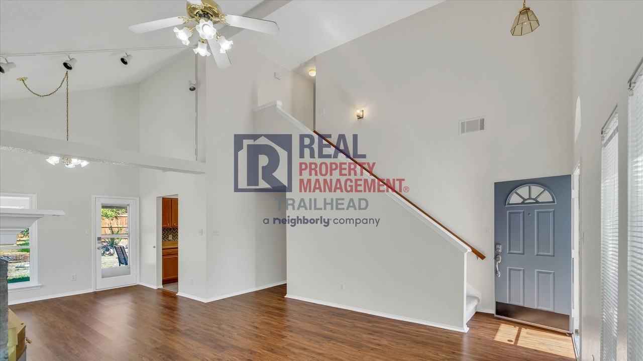 732 Burlington Ave - Photo 5 of 35