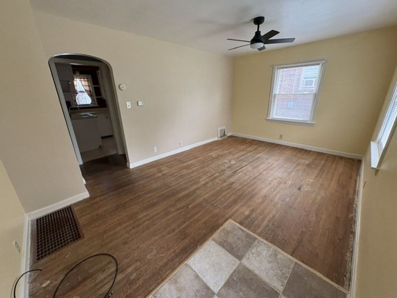 781 Saxon Ave - Photo 3 of 10