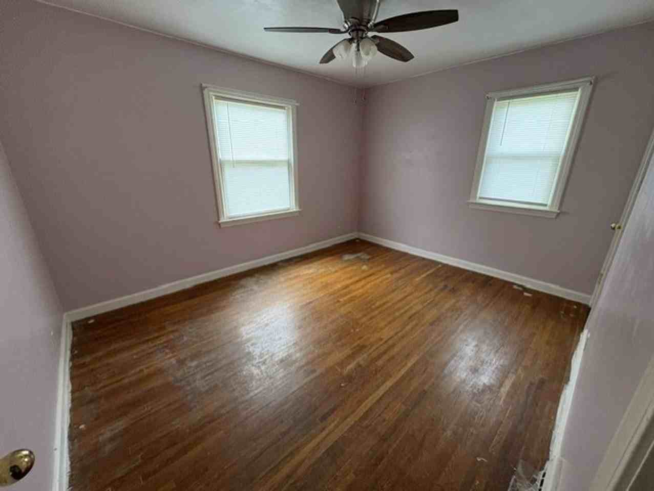 781 Saxon Ave - Photo 6 of 10