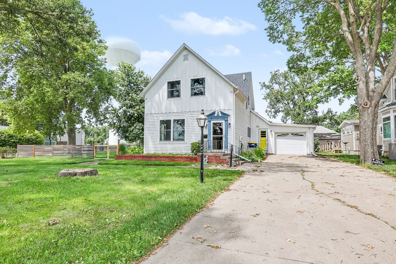 1203 Main St - Photo 2 of 29