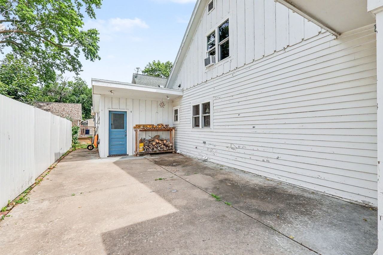 1203 Main St - Photo 5 of 29
