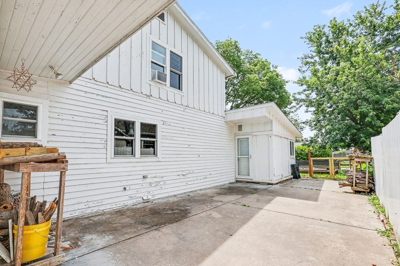 1203 Main St - Photo 6 of 29