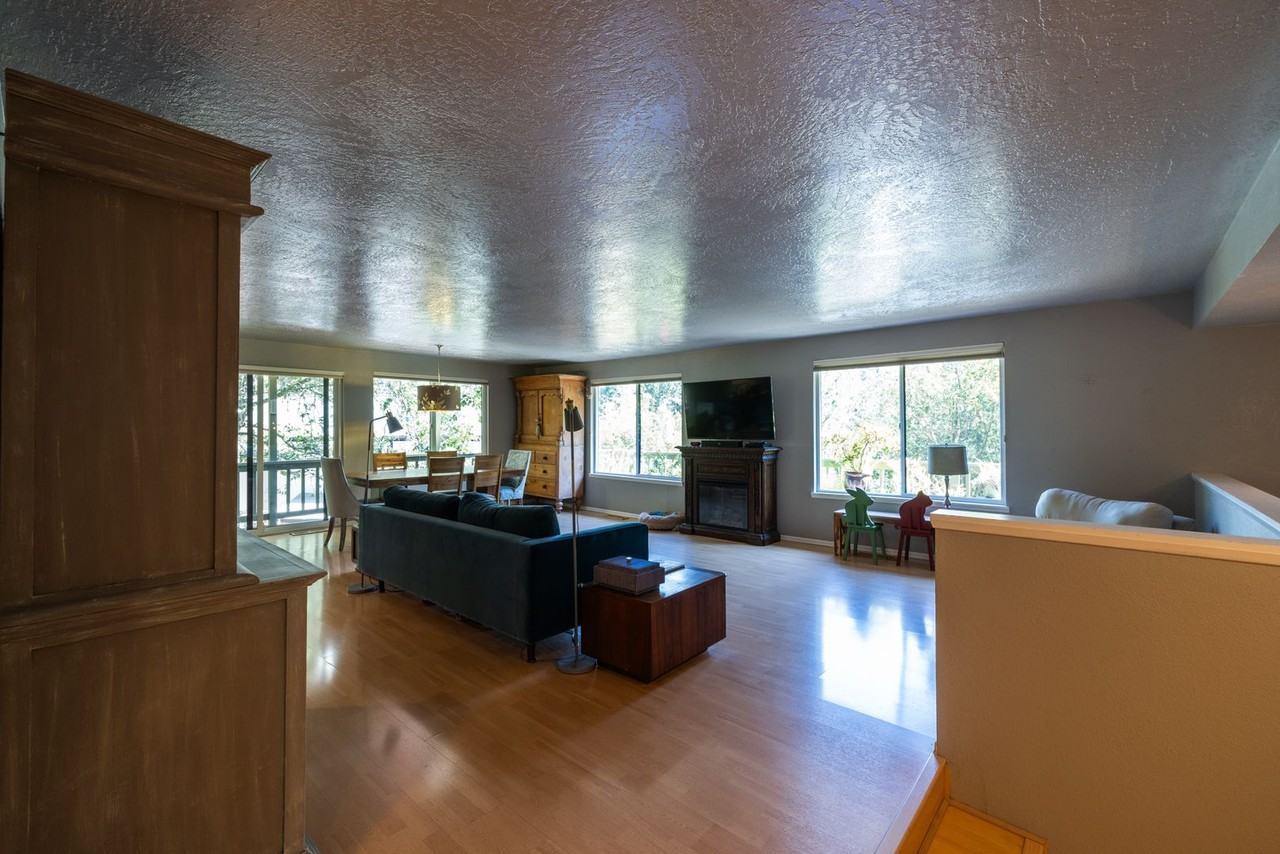 1437 Nw B St - Photo 2 of 13
