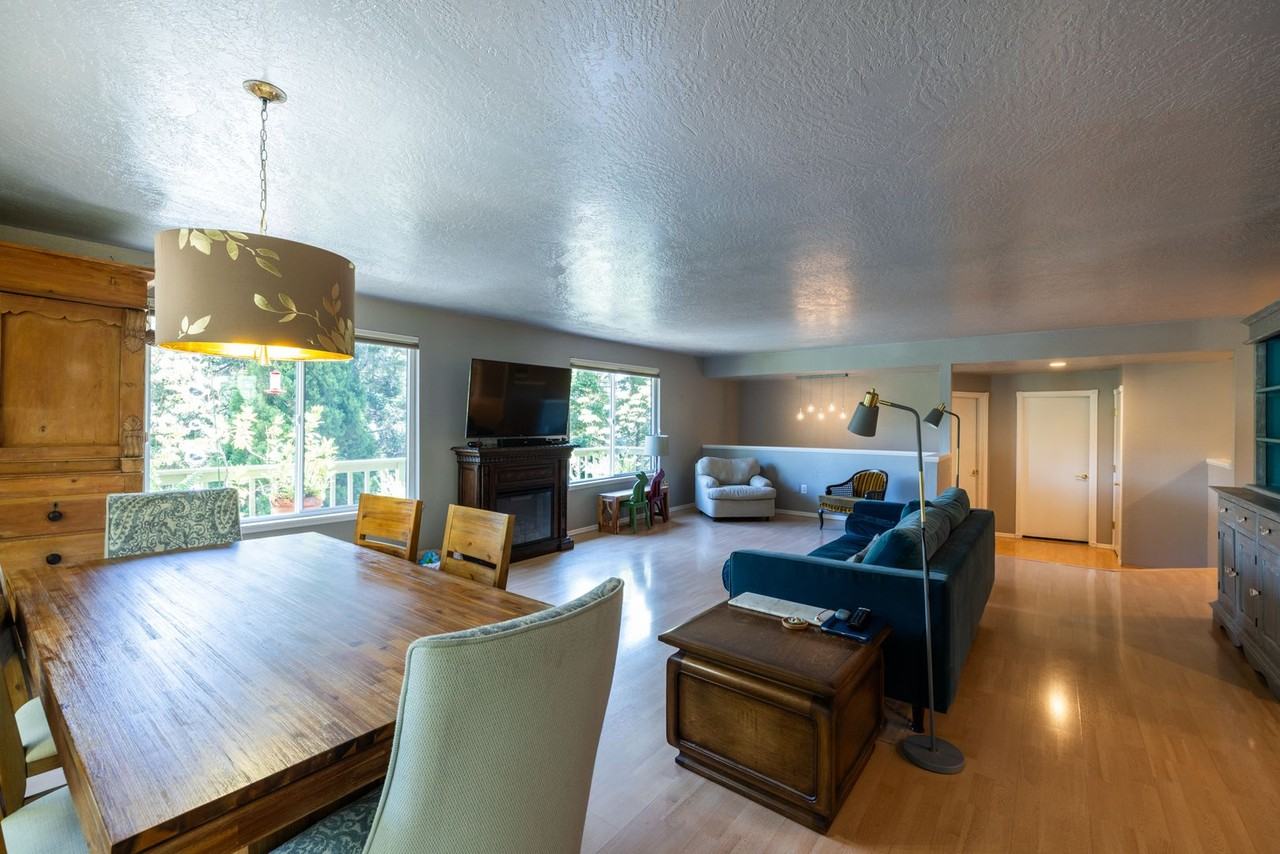 1437 Nw B St - Photo 3 of 13