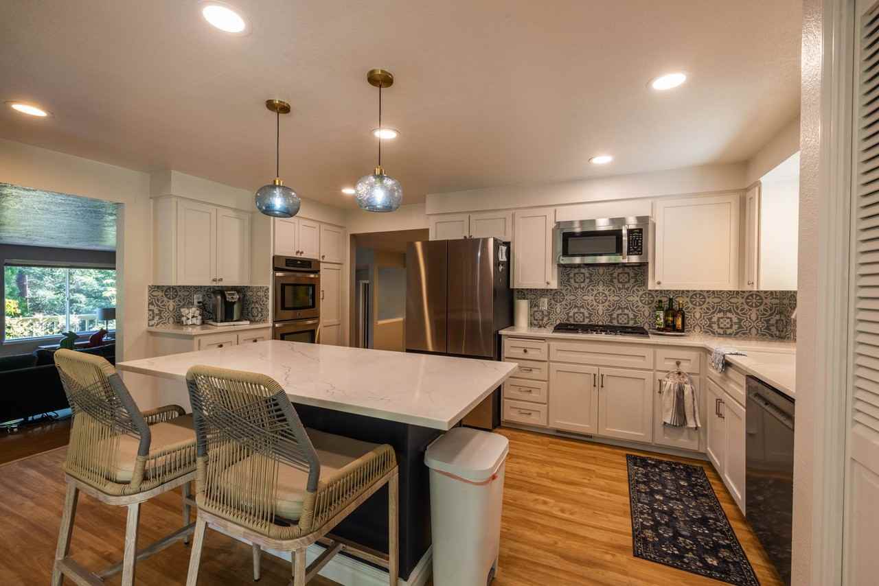1437 Nw B St - Photo 6 of 13