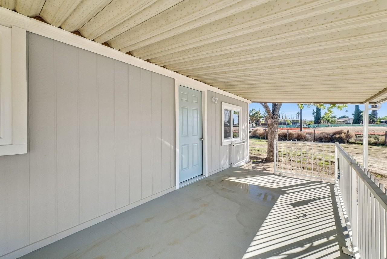 22450 Norris Ln - Photo 2 of 26