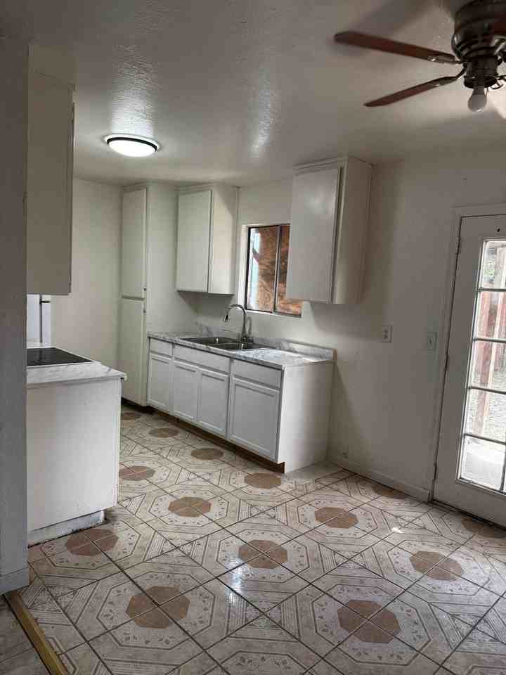6284 Porterfield Ct - Photo 5 of 18