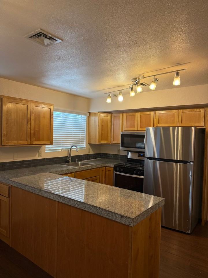 1342 S Sunset Dr - Photo 3 of 14