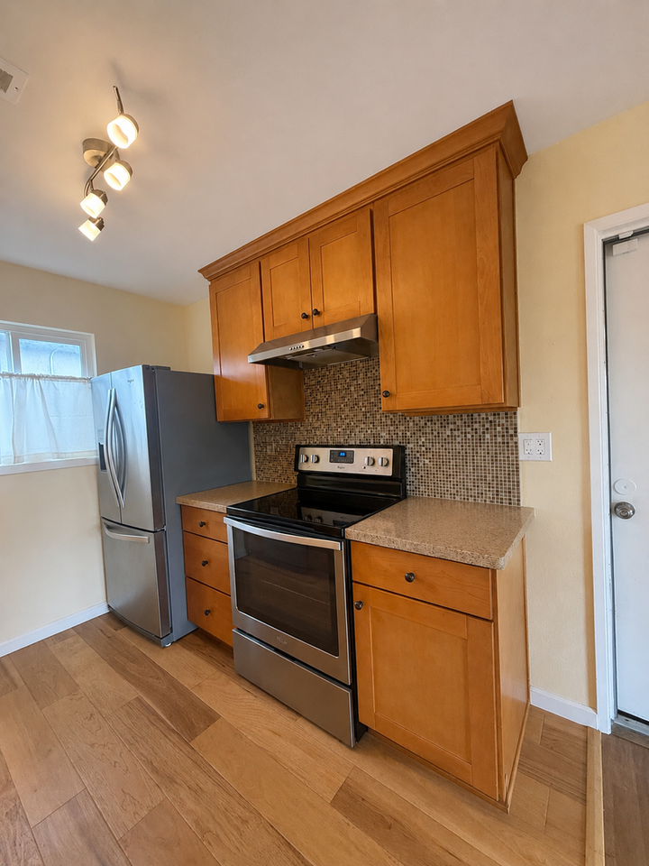 501 Tuttle Ave - Photo 4 of 12
