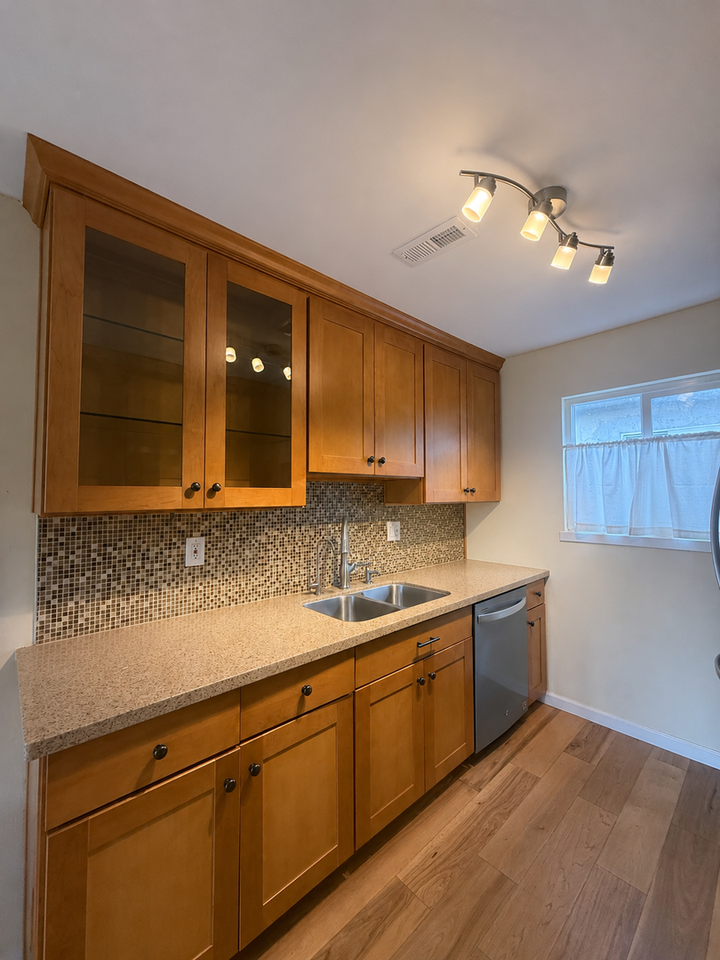 501 Tuttle Ave - Photo 5 of 12