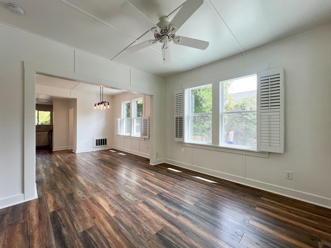 934 Clinton St - Photo 6 of 29