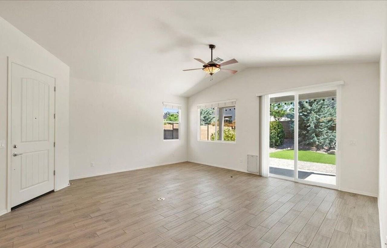 1415 Starling St - Photo 2 of 17