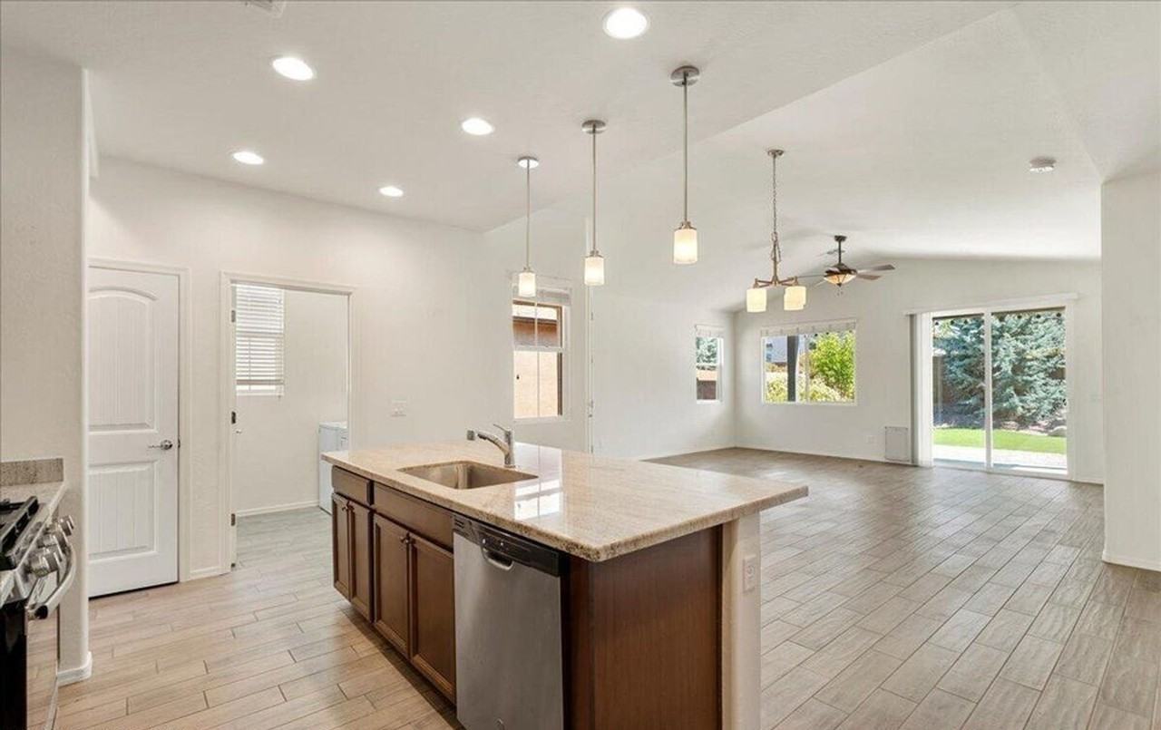 1415 Starling St - Photo 5 of 17