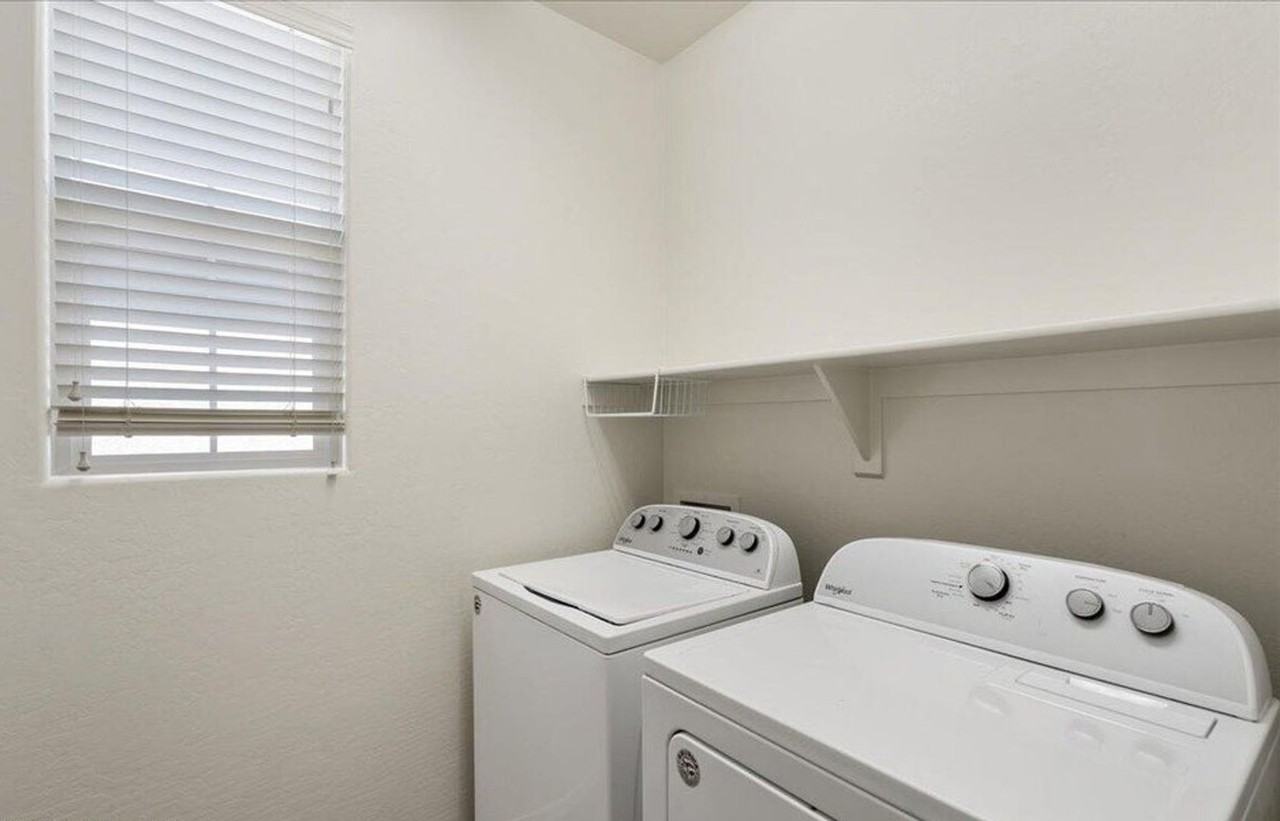 1415 Starling St - Photo 7 of 17