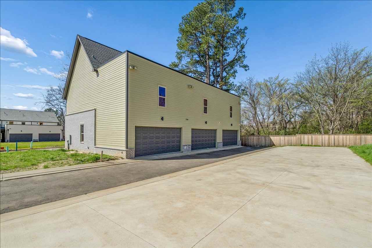 5496 End Village Dr E - Photo 3 of 23