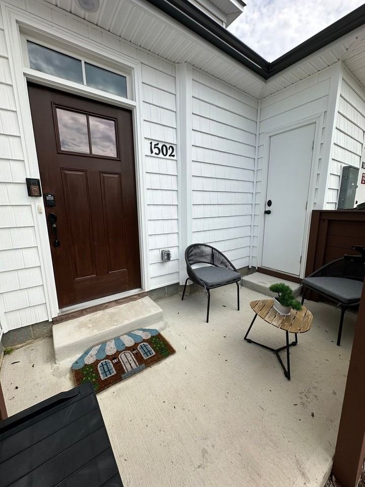 1502 Kathy Ann Way E - Photo 3 of 23