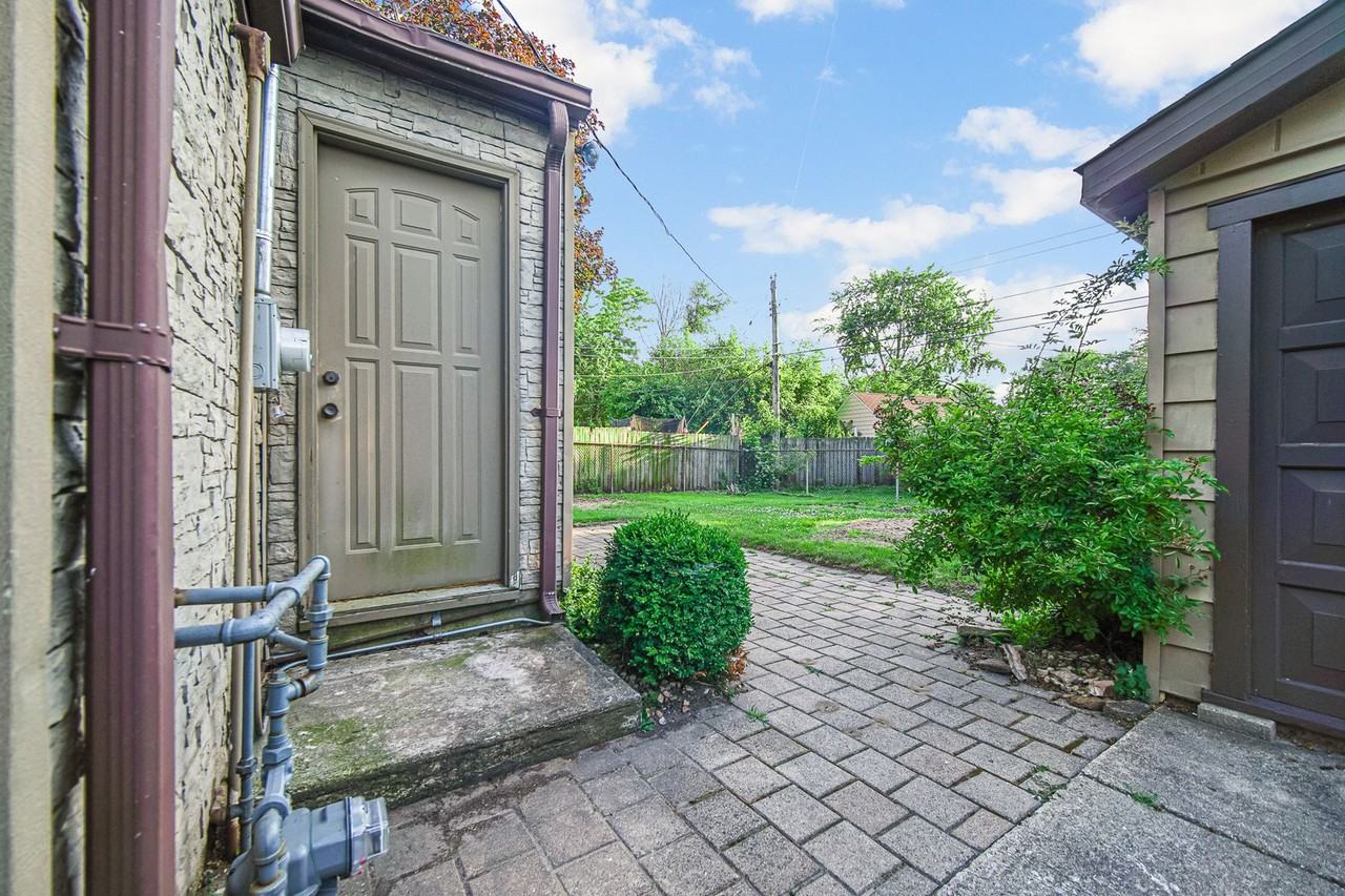6410 Grand Ave - Photo 4 of 18
