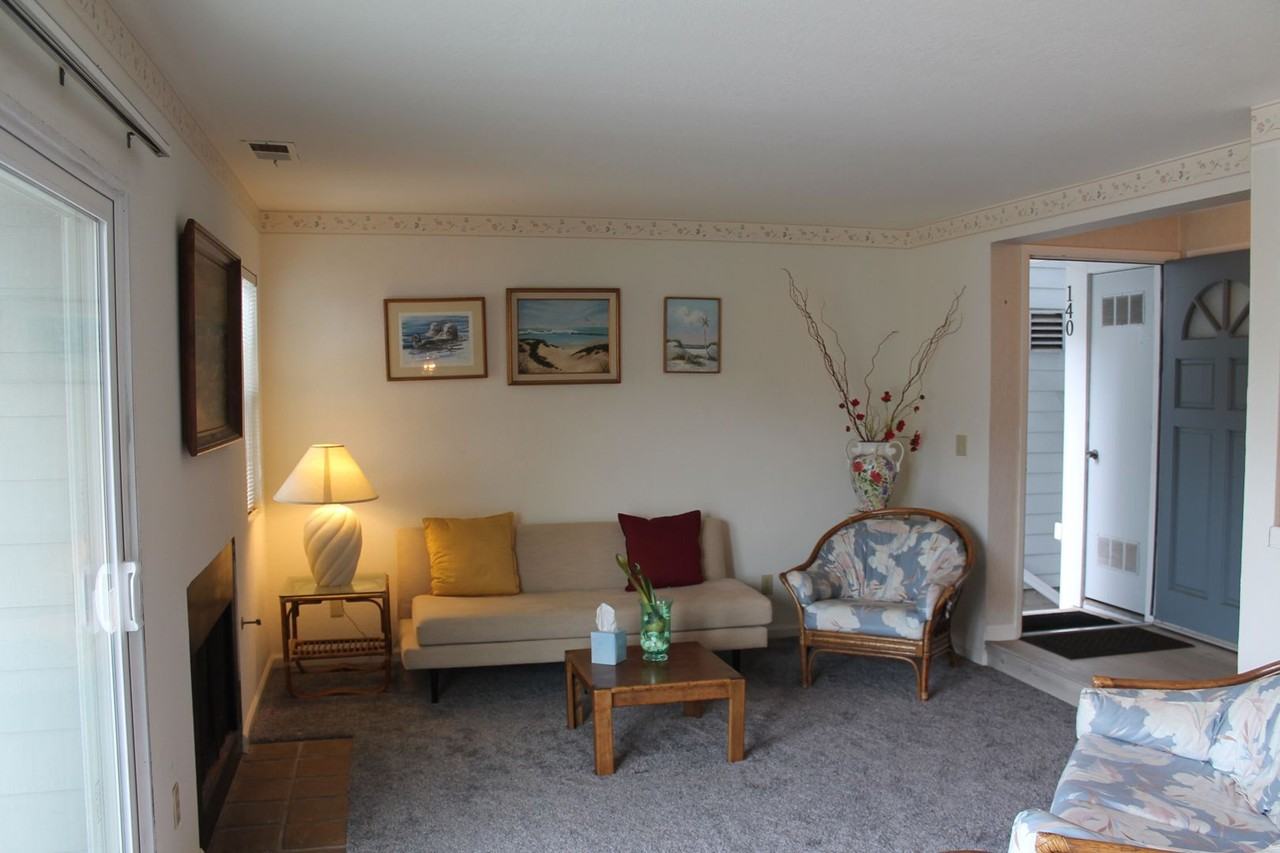 140 Cypress Ave - Photo 3 of 18