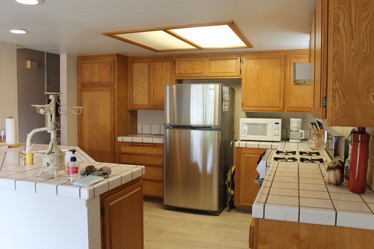 140 Cypress Ave - Photo 5 of 18