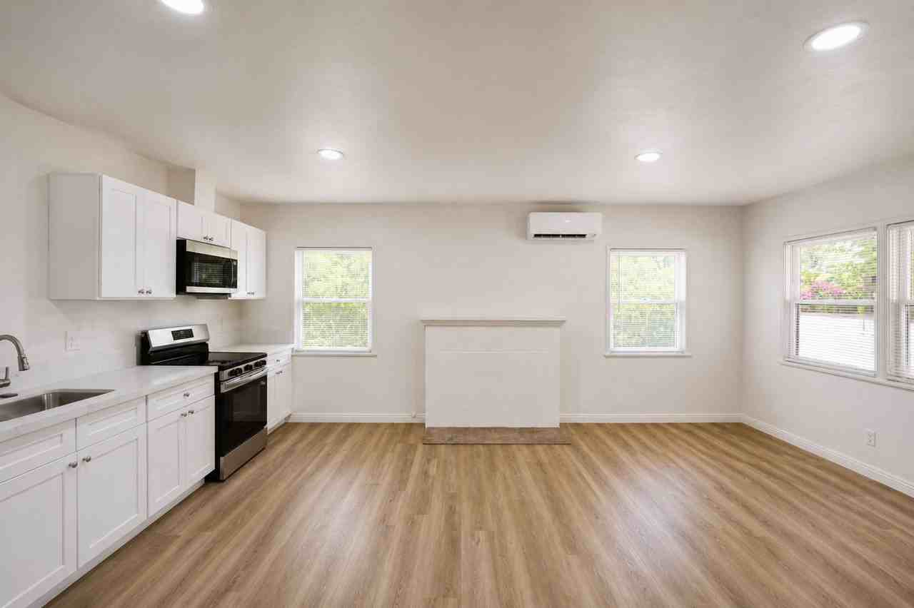 4723 Arlington Ave - Photo 6 of 35