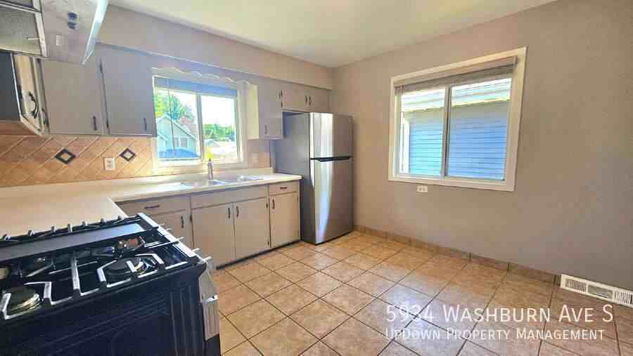 5934 Washburn Ave S - Photo 3 of 11