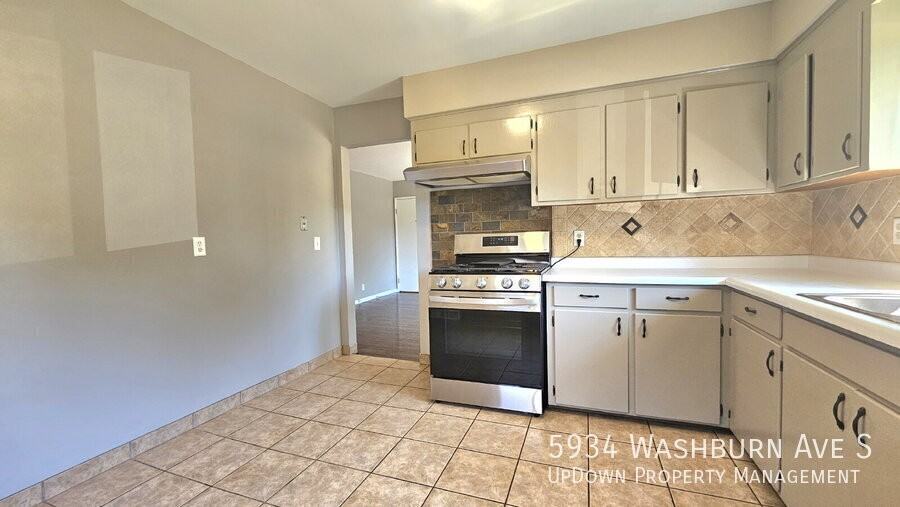 5934 Washburn Ave S - Photo 4 of 11