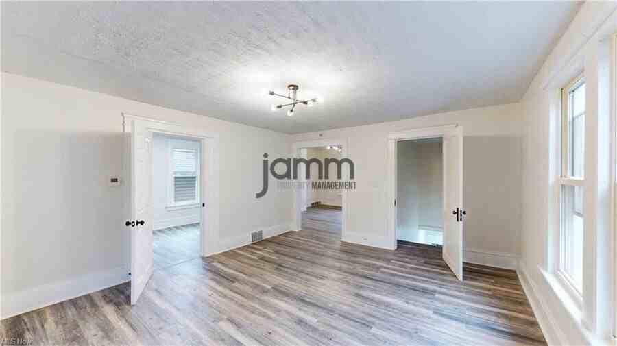 1851 W 52nd St - Photo 7 of 20