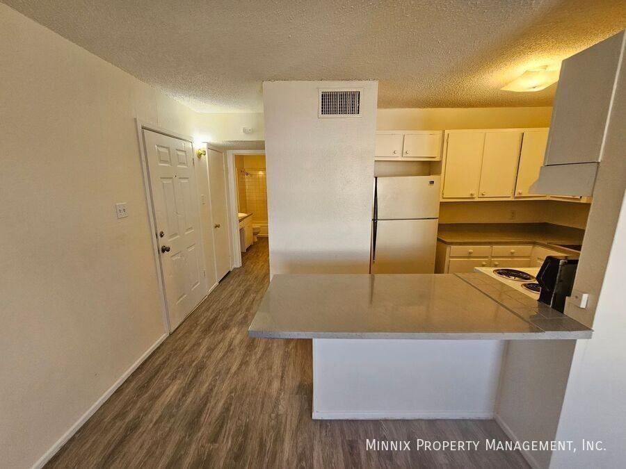 1600 Yonkers St #9 - Photo 3 of 14