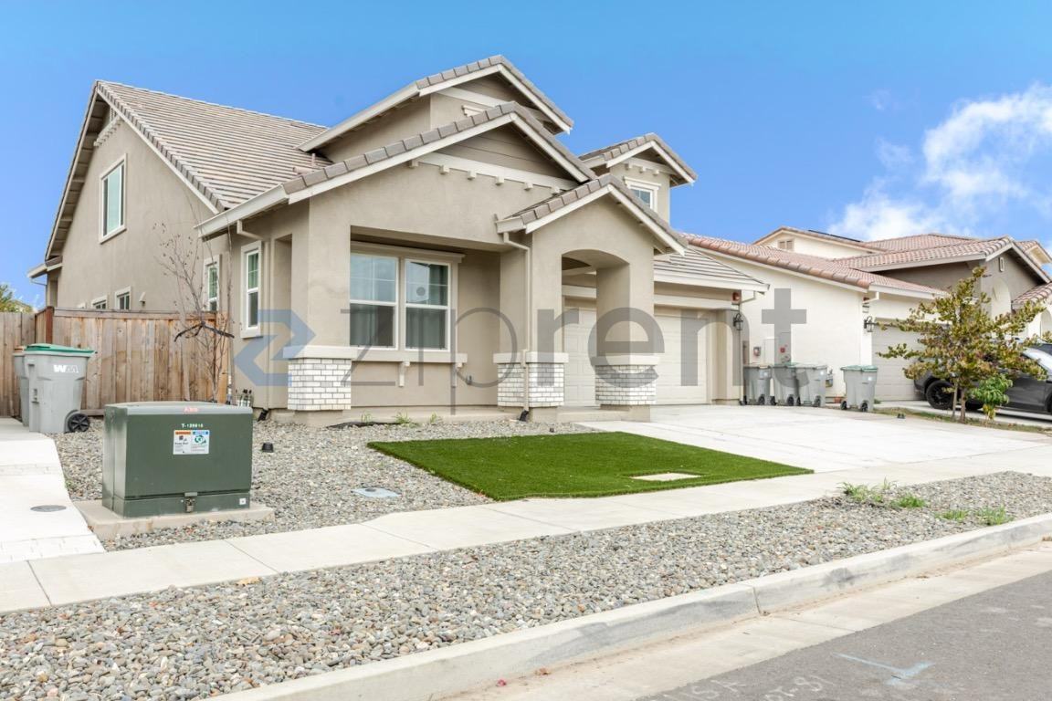 2776 Elderberry St - Photo 2 of 43