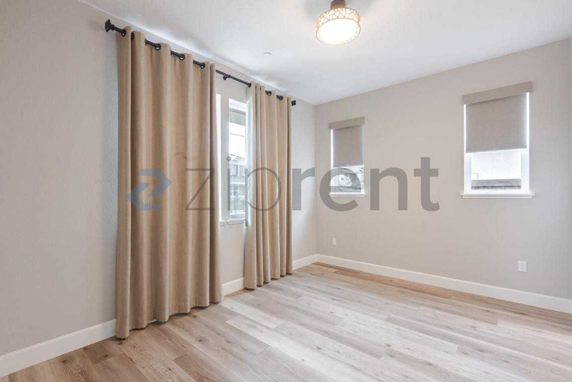 2776 Elderberry St - Photo 7 of 43