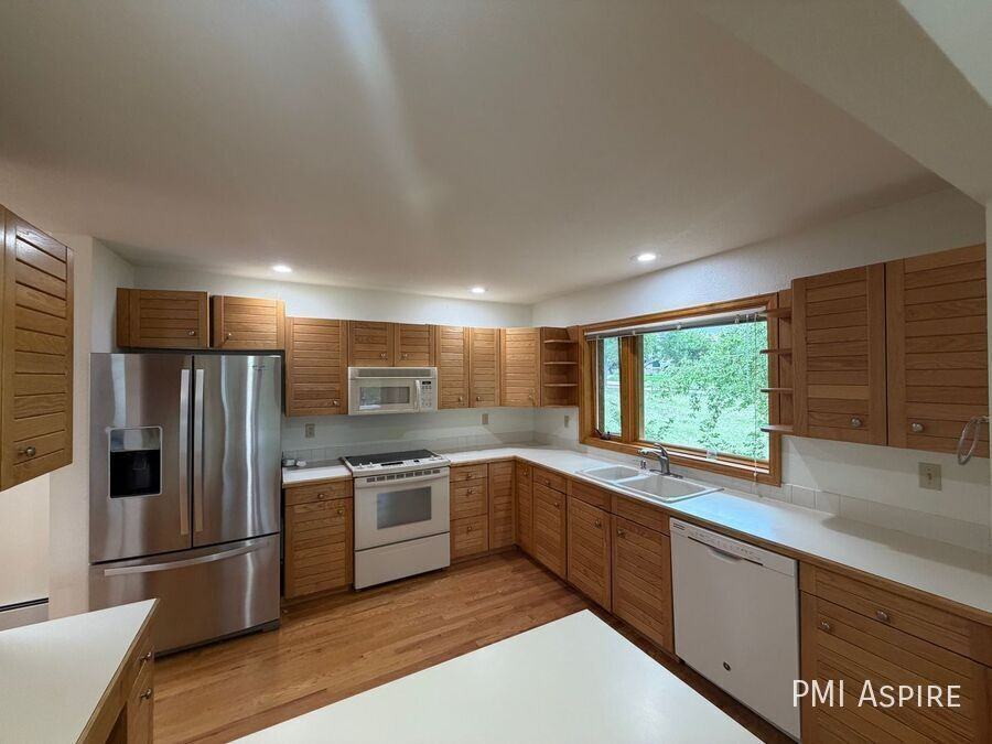 1940 Tincup Ct - Photo 7 of 32