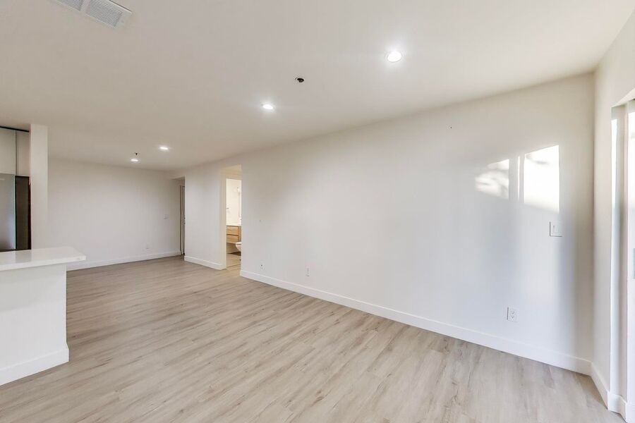 95 41st St #201 - Photo 4 of 30