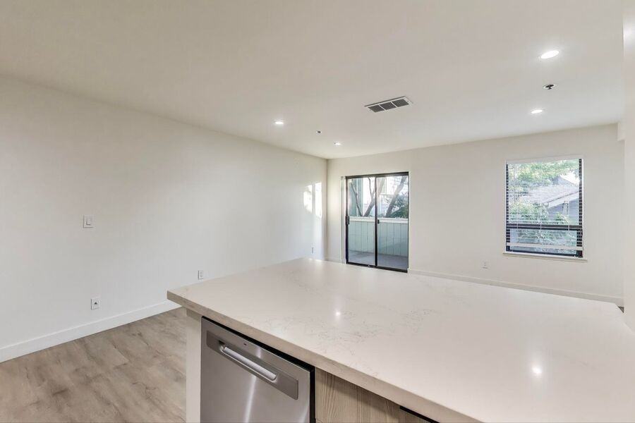 95 41st St #201 - Photo 7 of 30