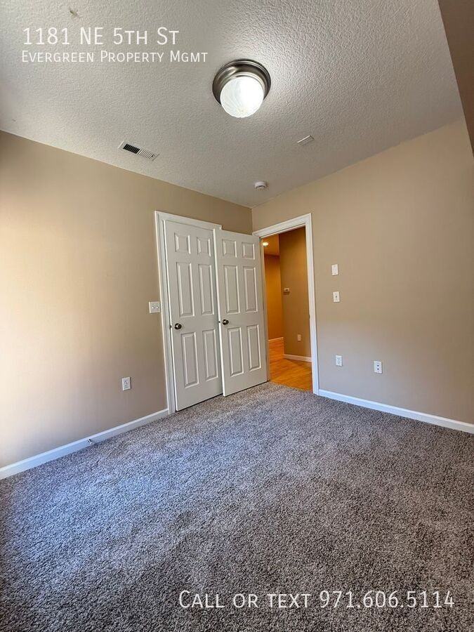 1181 Ne 5th St - Photo 6 of 34
