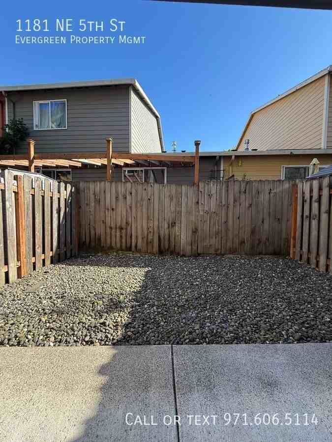 1181 Ne 5th St - Photo 7 of 34