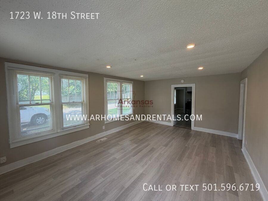 1723 W 18th St - Photo 3 of 16