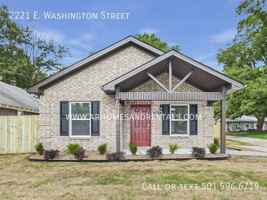 featured image of 2221 E Washington Ave