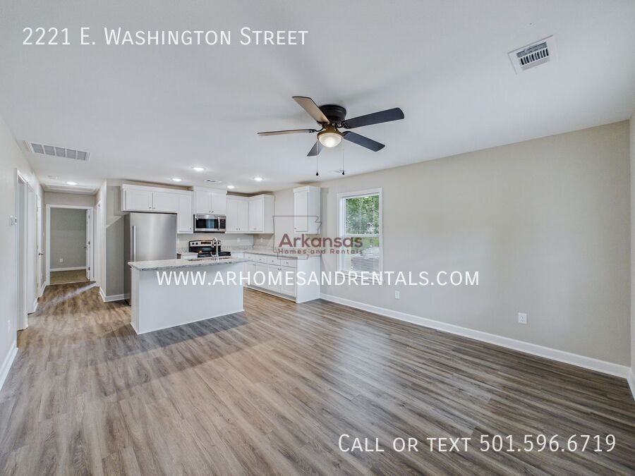 2221 E Washington Ave - Photo 3 of 16