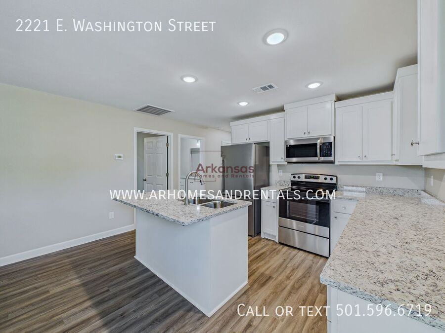2221 E Washington Ave - Photo 4 of 16